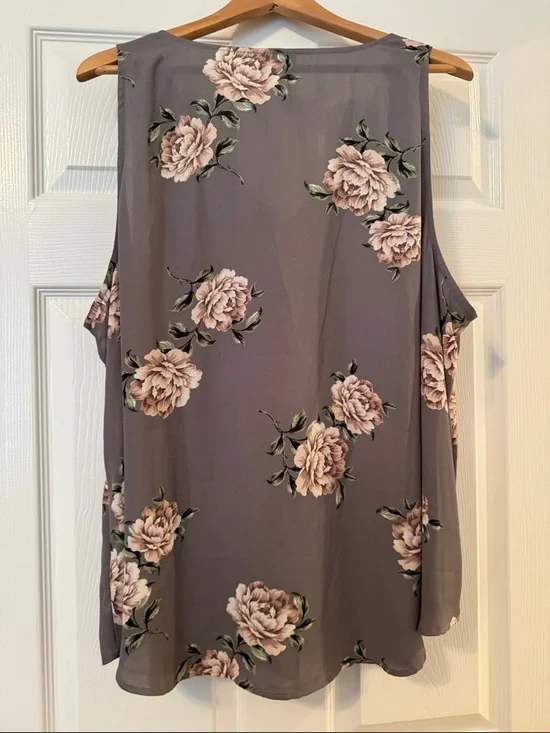 torrid Gray Floral V-Neck Sleeveless Camisole with Pink Blooms - Picture 5 of 5